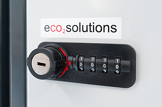 Bild von einem eco2mobility Bike-Locker Zahlenschloss mit eco2solutions Aufkleber 