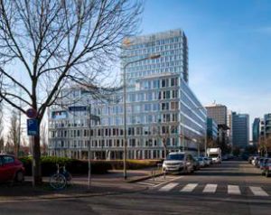 Das „Cielo“ in der Frankfurter Theodor-Heuss-Allee gehört zu den Objekten, für die STRABAG PFS technische und kaufmännische Property- Management-Leistungen erbringt. Das „Cielo“ in der Frankfurter Theodor-Heuss-Allee gehört zu den Objekten, für die STRABAG PFS technische und kaufmännische Property- Management-Leistungen erbringt.