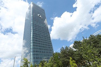 Der O2-Tower in München, die Zentrale von Telefónica Deutschland, gehört zu dem deutschlandweiten Immobilienportfolio, das von STRABAG PFS bewirtschaftet wird. Der O2-Tower in München, die Zentrale von Telefónica Deutschland, gehört zu dem deutschlandweiten Immobilienportfolio, das von STRABAG PFS bewirtschaftet wird.