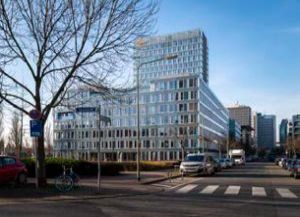 Das „Cielo“ in der Frankfurter Theodor-Heuss-Allee gehört zu den Objekten, für die STRABAG PFS technische und kaufmännische Property- Management-Leistungen erbringt. Das „Cielo“ in der Frankfurter Theodor-Heuss-Allee gehört zu den Objekten, für die STRABAG PFS technische und kaufmännische Property- Management-Leistungen erbringt.