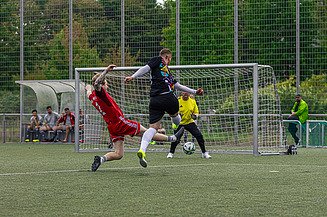 Spielszene auf dem Fußballfeld