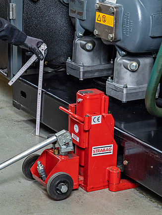 Image of a person carrying out a disassembly using a jack