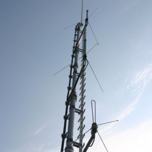 Digital radio antenna